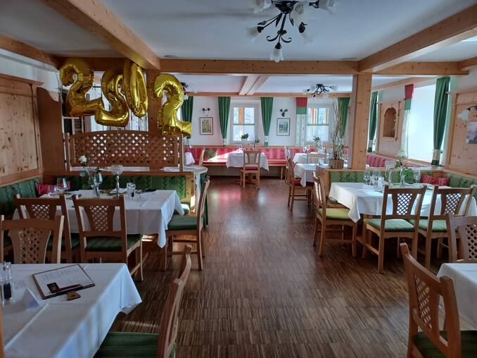 Silvester feiern im 4* Hotel Waldhof Muhr Silvester feiern im 4* Hotel Waldhof Muhr