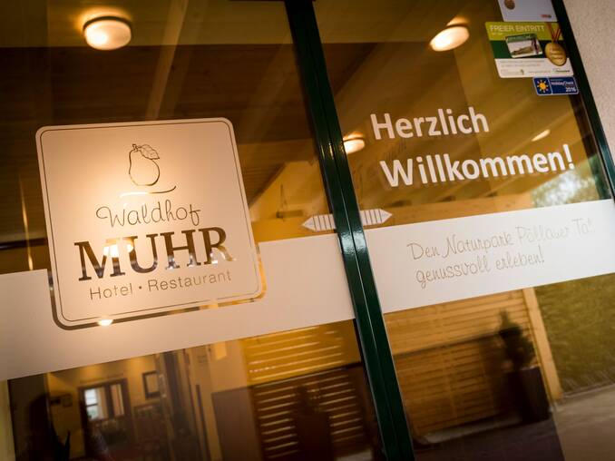 Herzlich willkommen im Hotel Waldhof Muhr Herzlich willkommen im Hotel Waldhof Muhr