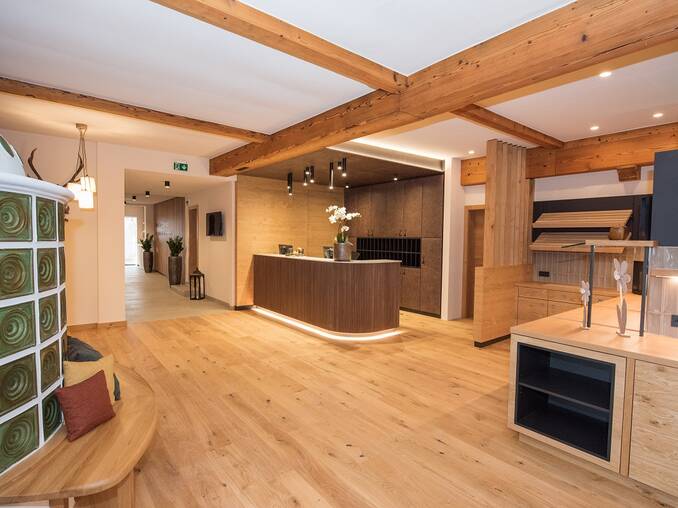 Rezeptionsbereich im Hotel Waldhof Muhr