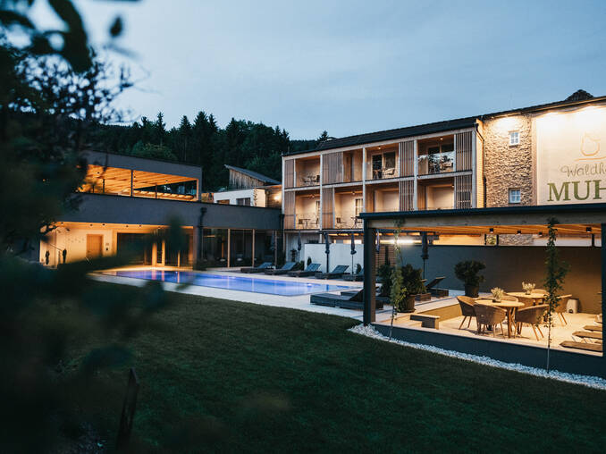 Hotel Muhr mit stimmungsvoller Beleuchtung
