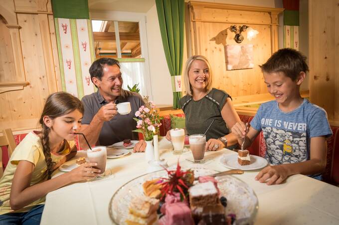 Familienessen im Hotel Waldhof Muhr