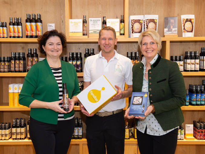 Ölmühle Fandler mit Alexandra und Dietmar Muhr Ölmühle Fandler mit Alexandra und Dietmar Muhr