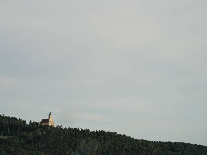 Die Wallfahrtskirche drüben in Pöllau. Unbedingt besuchen.