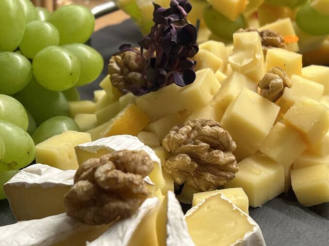 Käse & Weintrauben im 4* Hotel Waldhof Muhr Käse & Weintrauben im 4* Hotel Waldhof Muhr