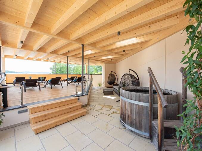 Außenbereich im 4* Hotel Waldhof Muhr