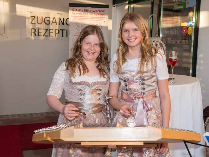 Valentina & Leonie im Hotel Muhr Valentina & Leonie im Hotel Muhr