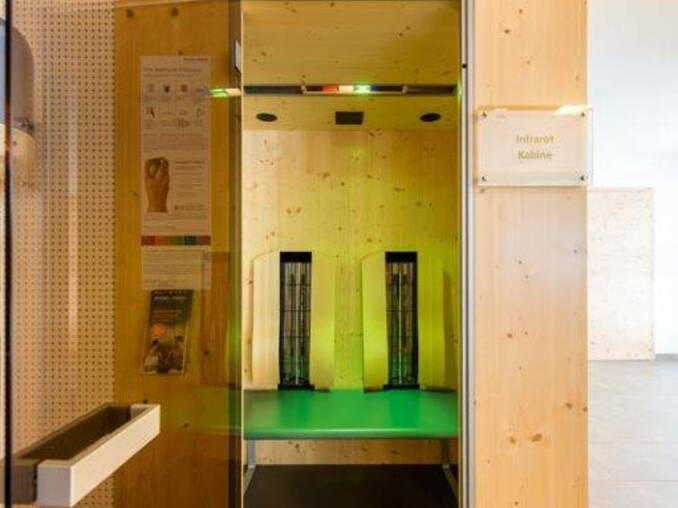 Eingang zur Sauna im Hotel Waldhof Muhr Eingang zur Sauna im Hotel Waldhof Muhr