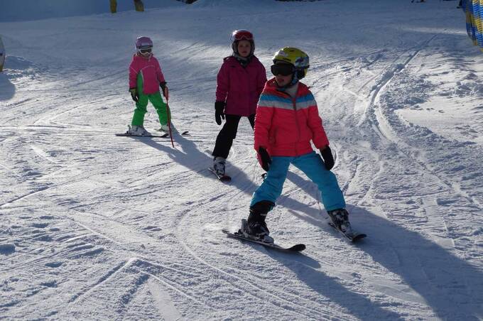 Skifahren für die Kleinsten rund um das Hotel Waldhof Muhr (c) Oststeiermark Tourismus