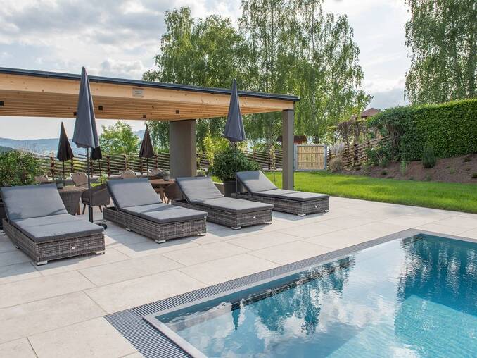 Pool im 4* Hotel Waldhof Muhr Pool im 4* Hotel Waldhof Muhr