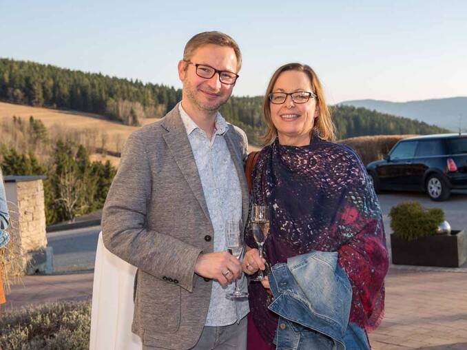 Gäste bei der Eröffnungsfeier im Hotel Waldhof Muhr