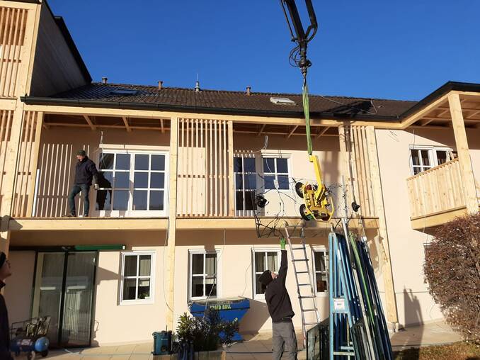 Hirschbirngläser der Balkone am Hotel Waldhof Muhr