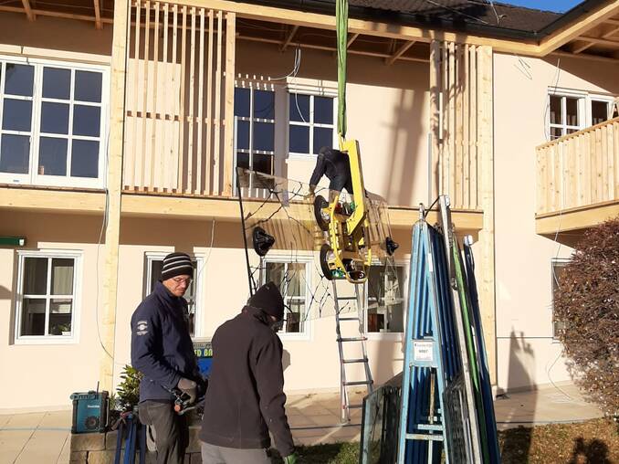 Hirschbirnengläser werden eingebaut am Hotel Waldhof Muhr