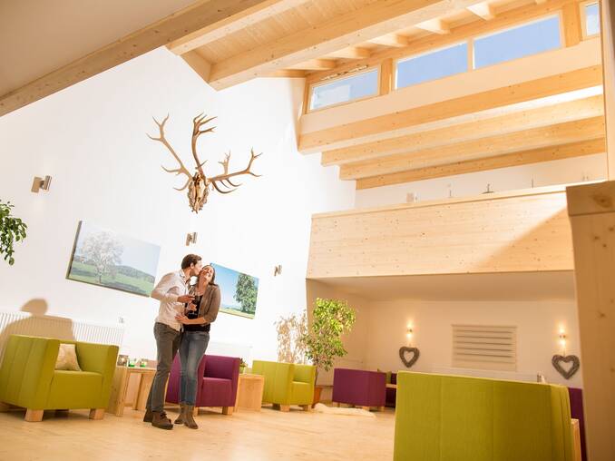 Einladende Naturpark Lounge im Hotel Waldhof Muhr