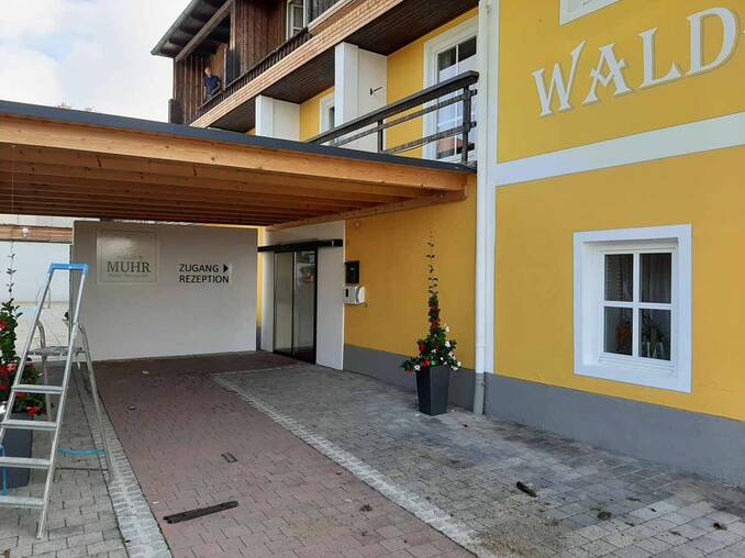 Umbau am Eingang zum Hotel Waldhof Muhr