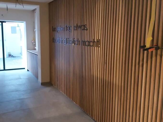 Erneuerter Eingang zum Hotel Waldhof Muhr