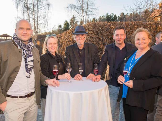 PartnerInnen des Hotel Waldhof Muhr bei der Wiedereröffnung