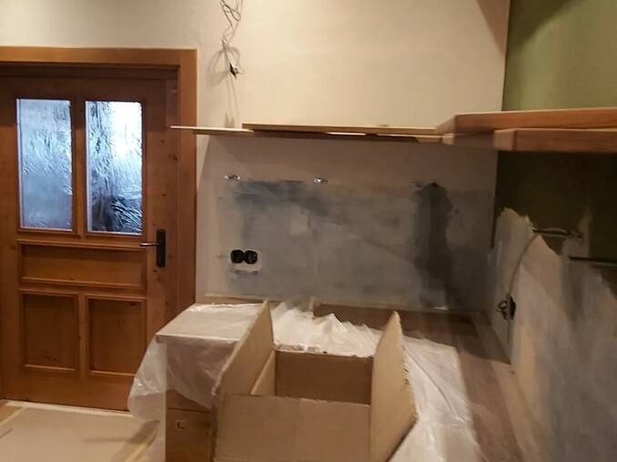 Erneuerte Bänke im Hotel Waldhof Muhr