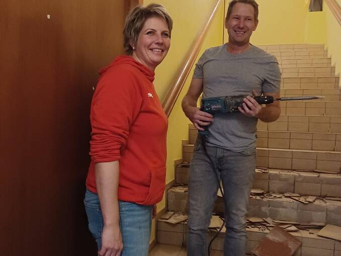 Alexandra & Dietmar auf der Baustelle im Hotel Waldhof Muhr Alexandra & Dietmar auf der Baustelle im Hotel Waldhof Muhr