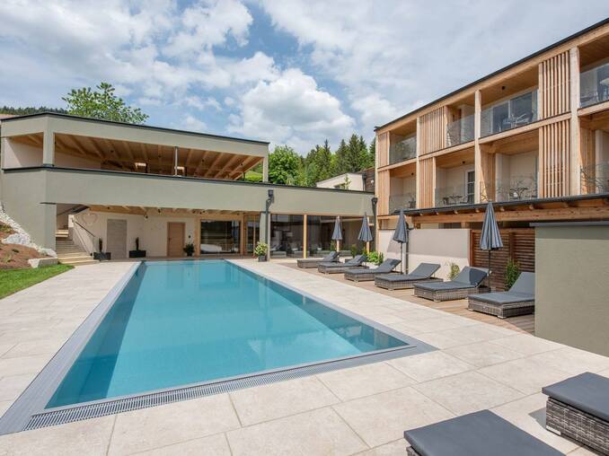 Pool im 4* Hotel Waldhof Muhr Pool im 4* Hotel Waldhof Muhr